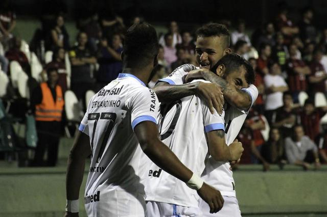 Com gols de Douglas e Luan, Grêmio vence o Atlético-PR Guilherme Artigas/Fotoarena/Agência Lancepress!
