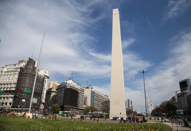 Artista "rouba" a ponta do Obelisco e deixa-a na porta de museu AFP/Jose Luis Perrino