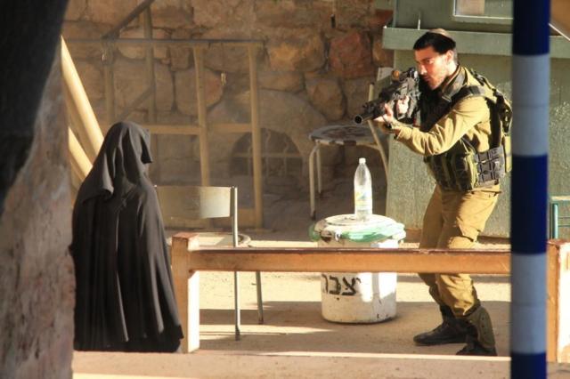 Brasileiro sai às pressas de Israel após fotografar palestina sendo morta YOUTH AGAINST SETTLEMENTS GROUP/AFP Brasileiro sai às pressas de Israel após fotografar palestina sendo morta YOUTH AGAINST SETTLEMENTS GROUP/AFP