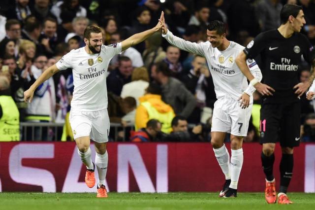 Real Madrid leva três bolas na trave, mas vence PSG e se garante nas oitavas JAVIER SORIANO/AFP