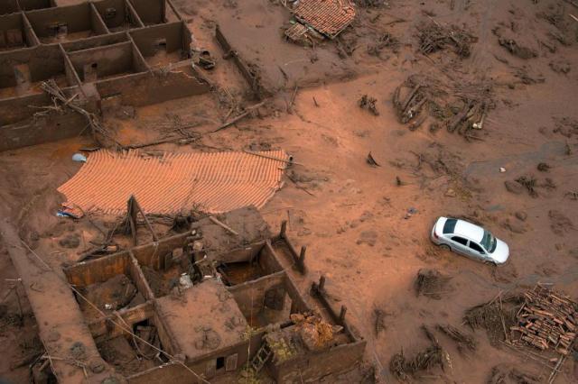 Resistência da Samarco a obras compensatórias atrasa acordo  CHRISTOPHE SIMON/AFP