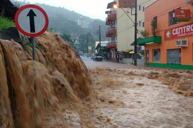 Resultado de imagem para inundações em Capinzal SC fotos