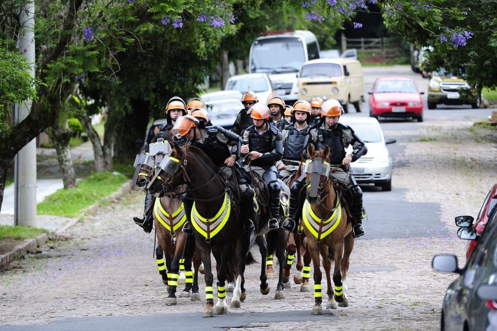 BM mobiliza 300 policiais para cumprir reintegração de posse na zona sul de Porto Alegre