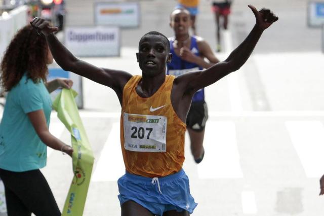 Campeão da Maratona de Nova York, queniano conquista a São Silvestre Miguel Schincariol/AFP