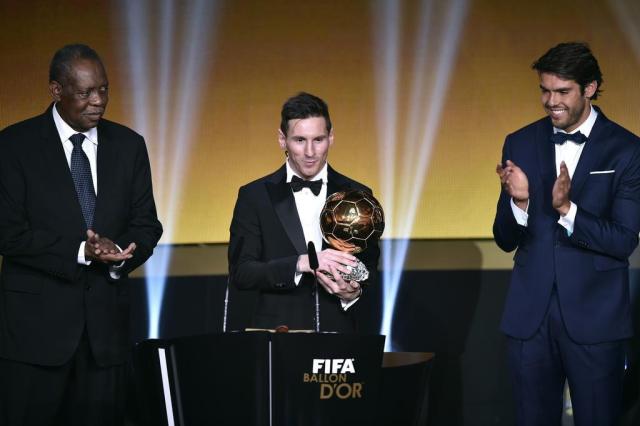 Messi é eleito o melhor jogador do mundo pela 5ª vez FABRICE COFFRINI/AFP