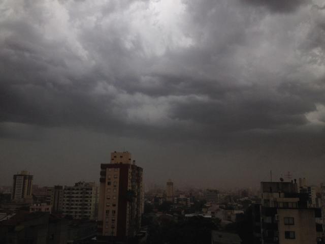 Temporal provoca transtornos no trânsito de Porto Alegre Ana Claudia Kirsch / Arquivo pessoal/Arquivo pessoal