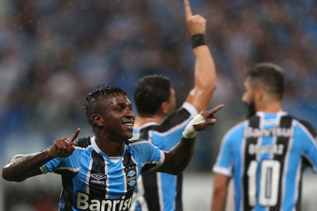 Bolaños marca na estreia, e Grêmio goleia LDU na Arena JEFFERSON BERNARDES/AFP