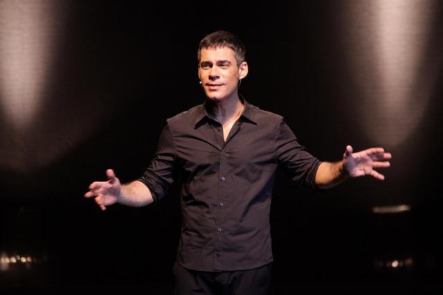 Após confusão em teatro, Chico Buarque proíbe ator de usar suas músicas Bruno Tetto/Divulgação