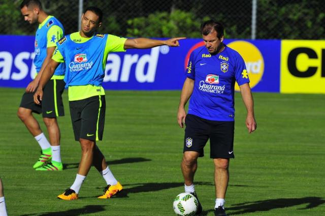 Com Gil e Ricardo Oliveira, Dunga comanda coletivo da Seleção em Viamão Fernando Gomes/Agencia RBS