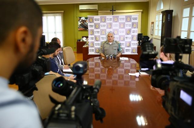 Para comandante-geral da BM, policiais foram "heróis ao evitar que inocentes morressem" Carlos Macedo / Agência RBS/Agência RBS Para comandante-geral da BM, policiais foram "heróis ao evitar que inocentes morressem" Carlos Macedo / Agência RBS/Agência RBS