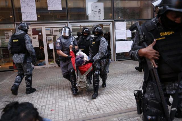 Tropa de Choque retira estudantes à força do Centro Paula Souza LEONARDO BENASSATTO/FUTURA PRESS/ESTADÃO CONTEÚDO