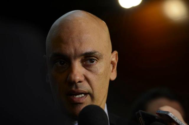 Ministro da Justiça defende menos pesquisa e mais "equipamentos bélicos" em novo governo Elza Fiúza / Agência Brasil/Agência Brasil Ministro da Justiça defende menos pesquisa e mais "equipamentos bélicos" em novo governo Elza Fiúza / Agência Brasil/Agência Brasil