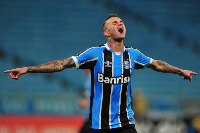Nos acréscimos, Luan marca golaço e Grêmio vence a Ponte Preta Félix Zucco/Agência RBS