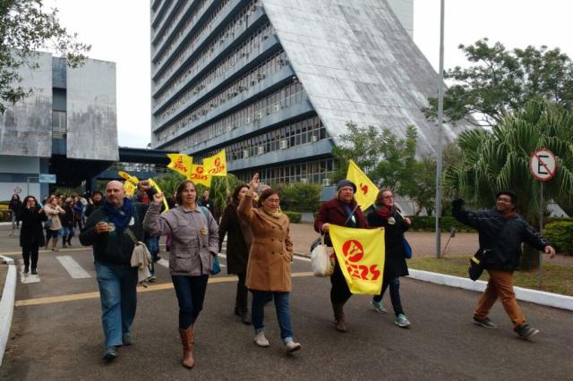 Professores decidem deixar o Centro Administrativo do RS Eduardo Rosa / Agência RBS/Agência RBS