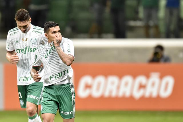 Palmeiras luta para manter elenco 