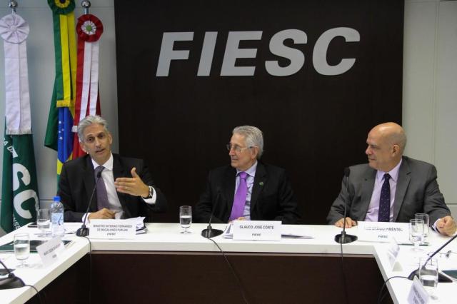 Resultado de imagem para País precisa 'modernizar' leis trabalhistas, diz ministro da Indústria