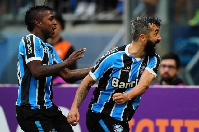 Com gol de Douglas, Grêmio vence São Paulo e encosta nos líderes do Brasileirão Diego Vara/Agencia RBS