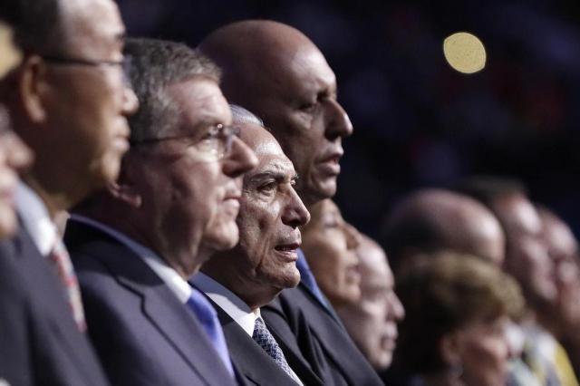 Michel Temer é vaiado ao declarar abertos os Jogos Olímpicos Mark Humphrey/AFP