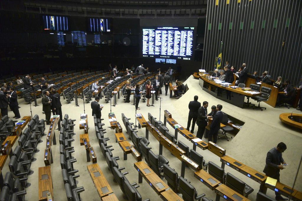 Por falta de quórum, Congresso encerra sessão sem votar LDO de 2017