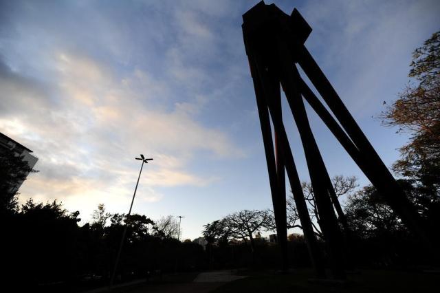 Quinta-feira deve ter sol entre nuvens em Porto Alegre Ronaldo Bernardi/Agência RBS Quinta-feira deve ter sol entre nuvens em Porto Alegre Ronaldo Bernardi/Agência RBS
