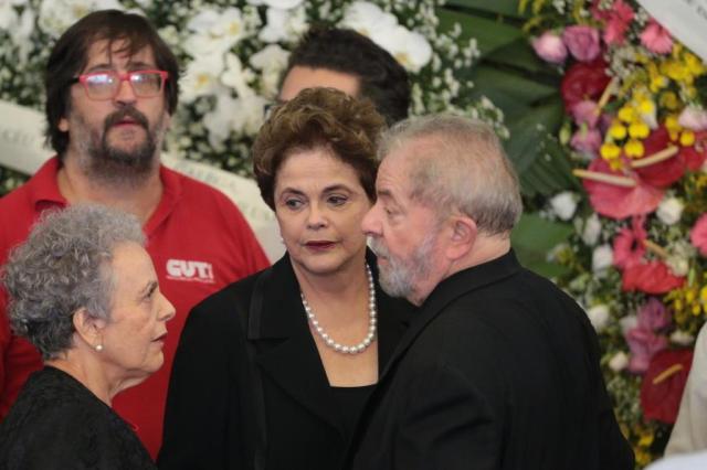 Resultado de imagem para Dilma, governadores e ex-ministros participam do velório de dona Marisa Letícia