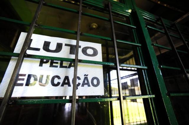 Burocracia atrasa reforço de PMs da reserva na segurança de escolas estaduais, diz secretário Ronaldo Bernardi/Agencia RBS