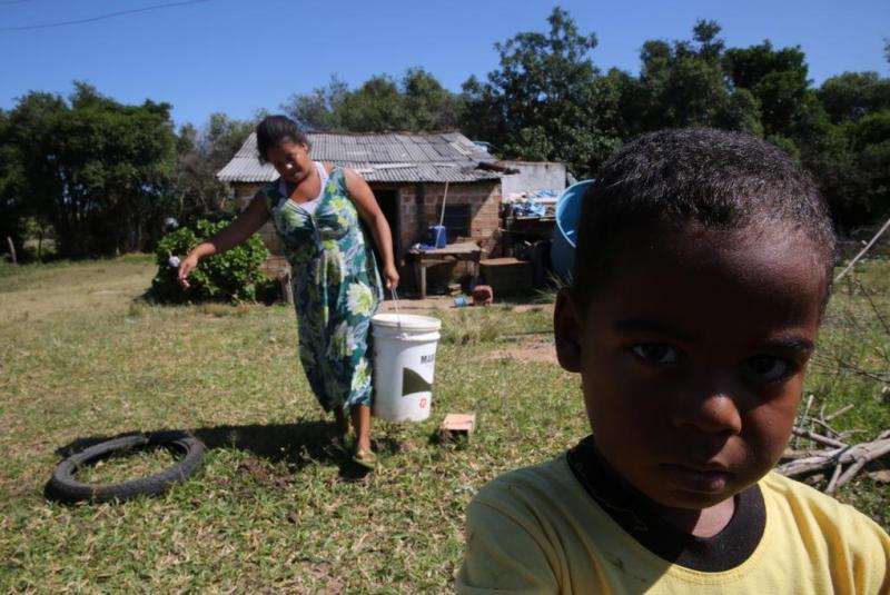 Famílias que vivem em comunidade quilombola de Viamão estão há mais de um mês sem água