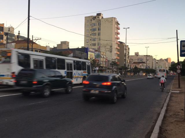 Trânsito é lento na chegada a Porto Alegre nesta segunda-feira Felipe Daroit / Agência RBS/Agência RBS Trânsito é lento na chegada a Porto Alegre nesta segunda-feira Felipe Daroit / Agência RBS/Agência RBS