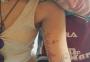 Paris Jackson e Macaulay Culkin fazem tatuagens iguais no braço
