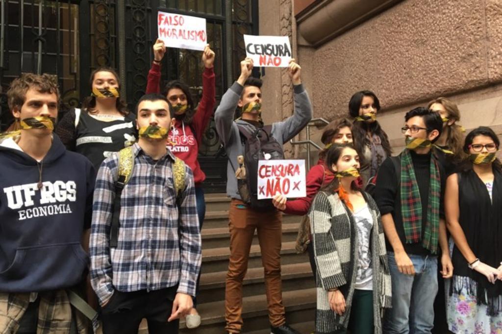 AO VIVO: acompanhe a manifestação contra o fechamento da exposição AO VIVO: acompanhe a manifestação contra o fechamento da exposição