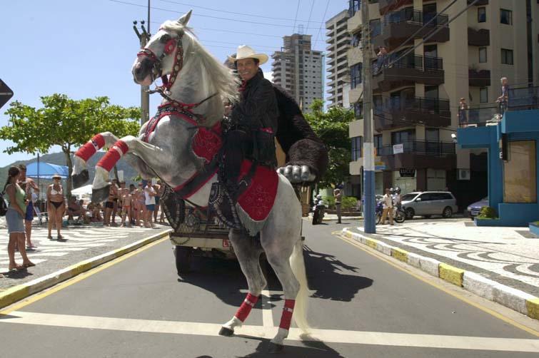 Cavalo Faísca abandona shows após morte de Beto Carrero - ZH