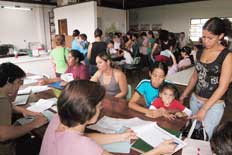 Busca por vagas em escolas estaduais na última hora gera fila em Santa Maria Claudio Vaz / Busca por vagas em escolas estaduais na última hora gera fila em Santa Maria Claudio Vaz /