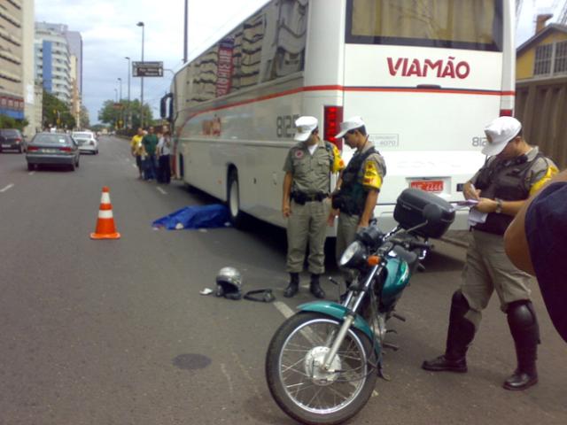 Motociclista morre em acidente na Capital Daniel Marenco/ Motociclista morre em acidente na Capital Daniel Marenco/