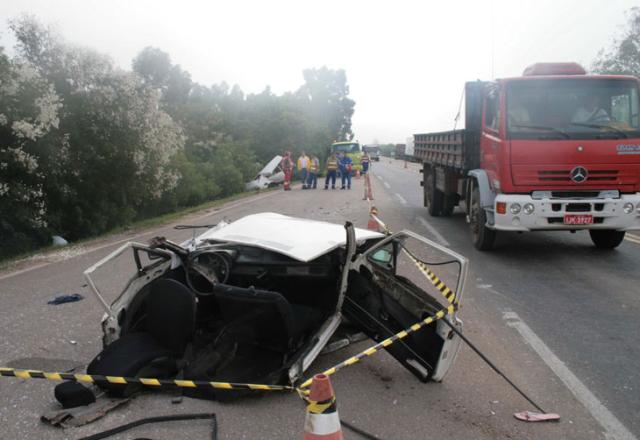Acidente mata quatro pessoas em Pelotas Nauro Júnior / Acidente mata quatro pessoas em Pelotas Nauro Júnior /