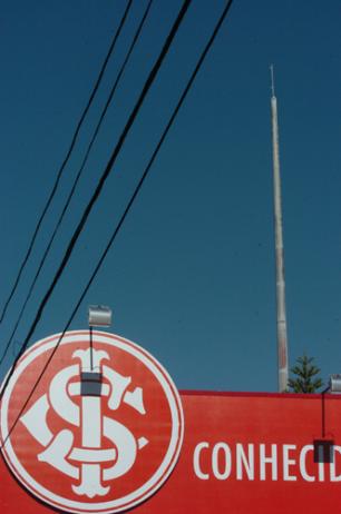 Após vandalismo, mastro do Beira-Rio amanhece sem bandeira Emílio Pedroso/ Após vandalismo, mastro do Beira-Rio amanhece sem bandeira Emílio Pedroso/
