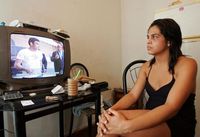 Atestado de óbito de travesti indica HIV AE / Atestado de óbito de travesti indica HIV AE /