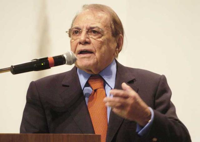 Ivo Pitanguy recebe alta depois de 19 dias no hospital Emílio Pedroso / Ivo Pitanguy recebe alta depois de 19 dias no hospital Emílio Pedroso /