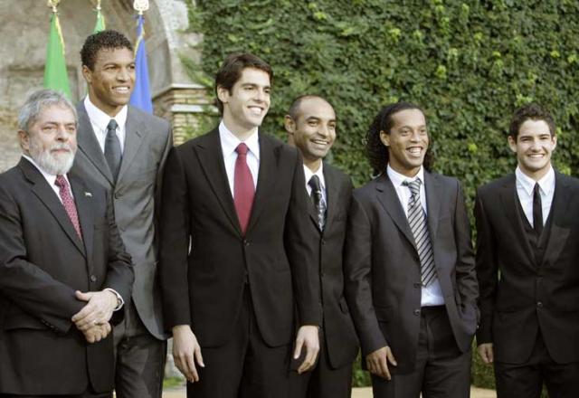 Kaká cogita idéia de entrar na política depois que parar de jogar Andrew Medichini, AP / Kaká cogita idéia de entrar na política depois que parar de jogar Andrew Medichini, AP /