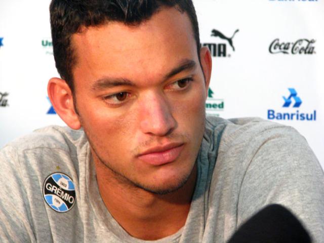 Celso Roth encaminha à tarde time que enfrenta o Coritiba Juliano Schüler / Celso Roth encaminha à tarde time que enfrenta o Coritiba Juliano Schüler /