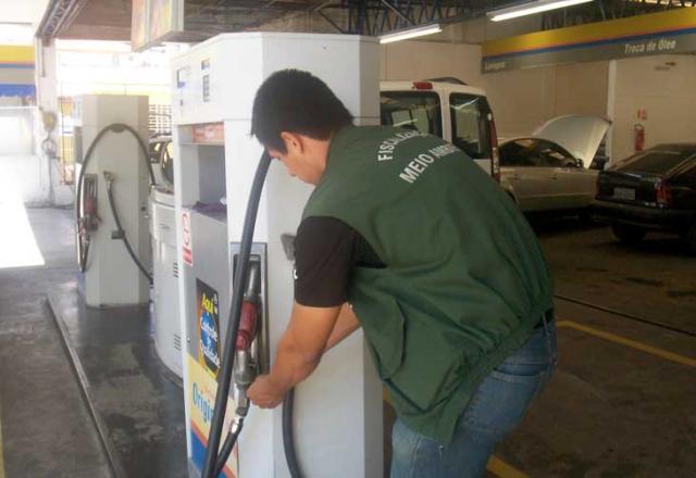 Secretaria de Meio Ambiente interdita posto de combustíveis na Capital PMPA, Divulgação / Secretaria de Meio Ambiente interdita posto de combustíveis na Capital PMPA, Divulgação /