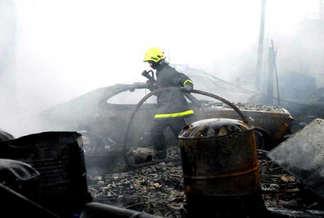 Incêndio atinge garagem na zona norte de Porto Alegre Eduardo Lima, Especial/ Incêndio atinge garagem na zona norte de Porto Alegre Eduardo Lima, Especial/