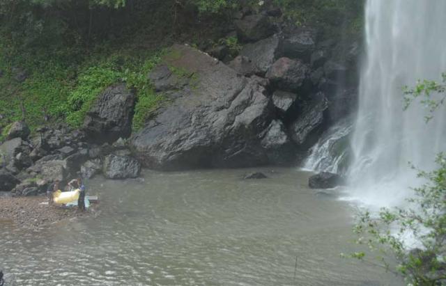 Homem morre após cair da cascata do Salto Ventoso, em Farroupilha Tatiana Cavagnolli/ Homem morre após cair da cascata do Salto Ventoso, em Farroupilha Tatiana Cavagnolli/