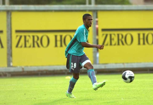 Meia Douglas Costa tem carro apreendido por dirigir sem habilitação Jefferson Botega / Meia Douglas Costa tem carro apreendido por dirigir sem habilitação Jefferson Botega /