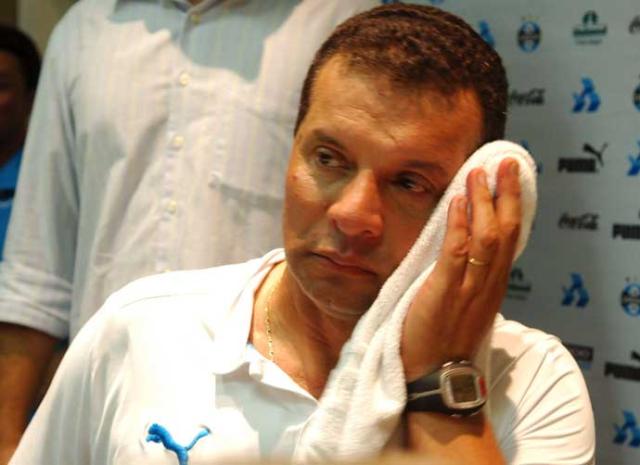 Roth ironiza derrota para o Inter: "Felicidades no Gauchão. É o que resta, né?" Fernando Gomes/ Roth ironiza derrota para o Inter: "Felicidades no Gauchão. É o que resta, né?" Fernando Gomes/
