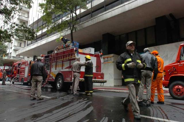 Incêndio provoca pane de internet e telefone na Capital Ronaldo Bernardi / Incêndio provoca pane de internet e telefone na Capital Ronaldo Bernardi /