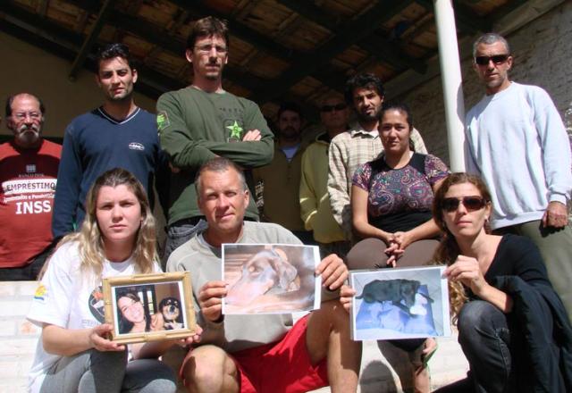 Cachorros podem ter morrido envenenados no Sul de Santa Catarina Marcelo Becker/ Cachorros podem ter morrido envenenados no Sul de Santa Catarina Marcelo Becker/