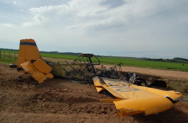 Queda de avião agrícola causa morte de auxiliar de pista em São Francisco de Assis Fernando Ramos/ Queda de avião agrícola causa morte de auxiliar de pista em São Francisco de Assis Fernando Ramos/