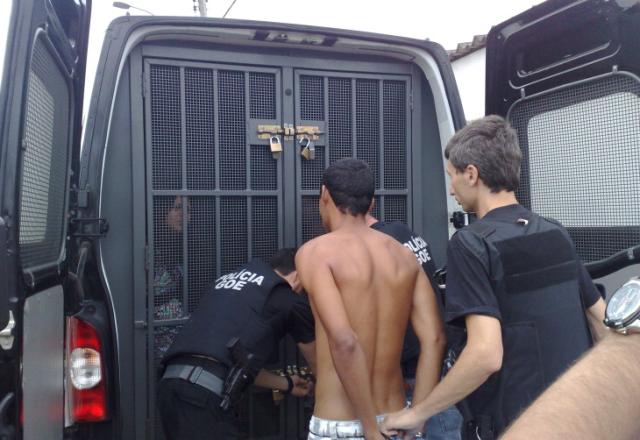 Operação contra o tráfico de drogas e armas prende oito no Vale do Sinos Miro de Souza/ Operação contra o tráfico de drogas e armas prende oito no Vale do Sinos Miro de Souza/