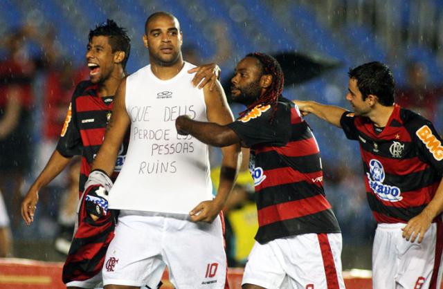 Vagner Love admite participação em festa de traficantes na Rocinha Daniel Zappe, Vipcomm/ Vagner Love admite participação em festa de traficantes na Rocinha Daniel Zappe, Vipcomm/