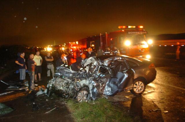 Acidente deixa cinco mortos em Canoas Marcos Nagelstein/ Acidente deixa cinco mortos em Canoas Marcos Nagelstein/